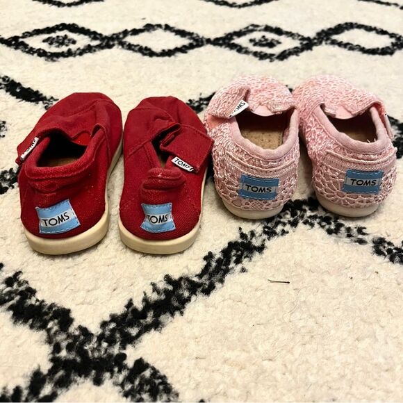 Toms Classics Set of 2 Pink Crochet Lace & Red Alpargata Toddler Size 7 - Picture 6 of 7